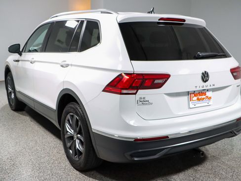 Used 2024 Volkswagen Tiguan SE image 9