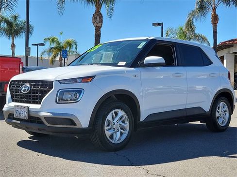 Used 2023 Hyundai Venue SE image 5