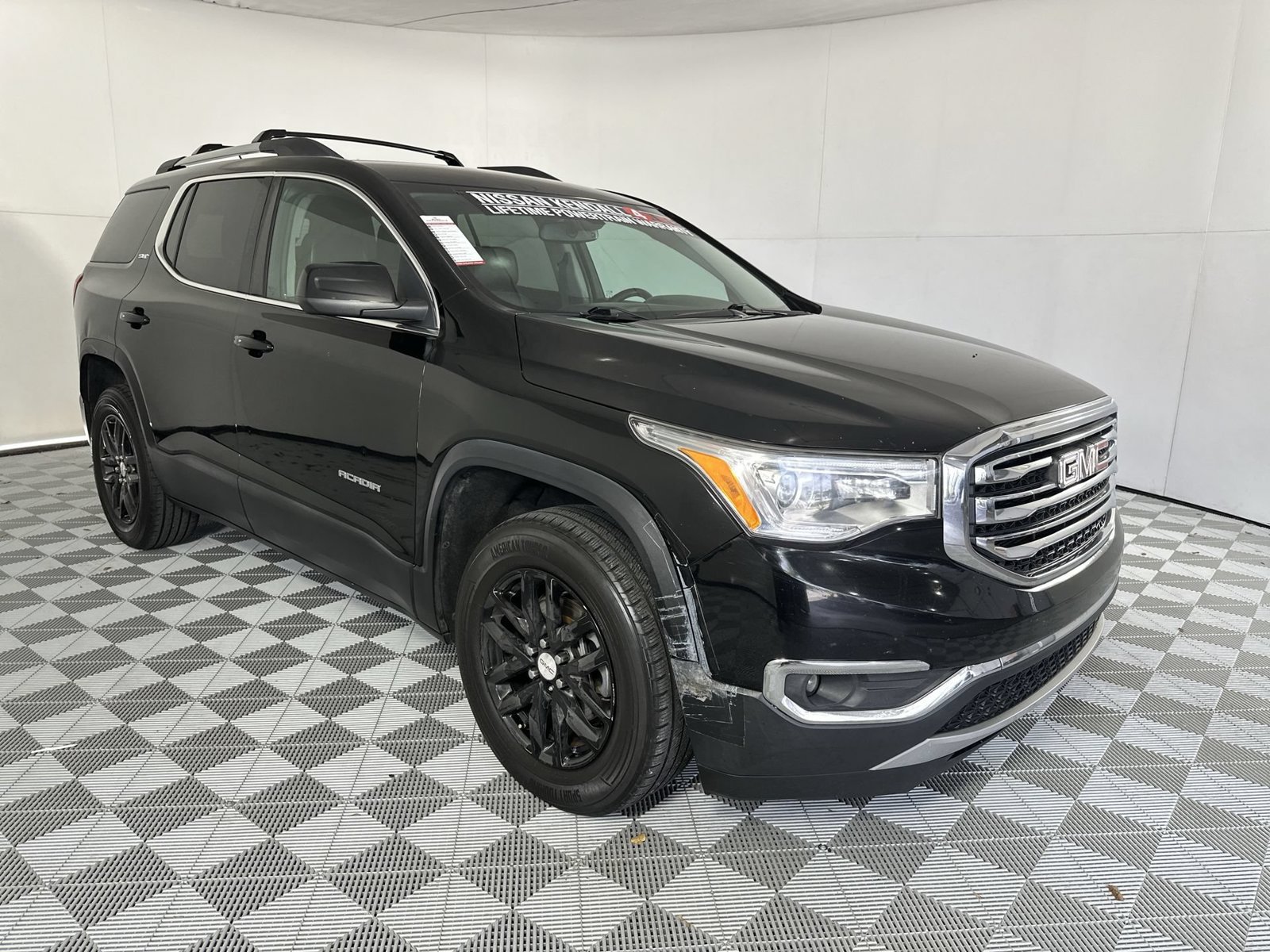 Used 2019 GMC Acadia SLT FWD image 2