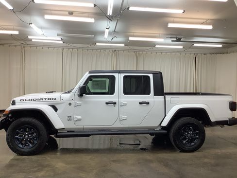 New 2026 Jeep Gladiator Mojave AWD/4WD image 9