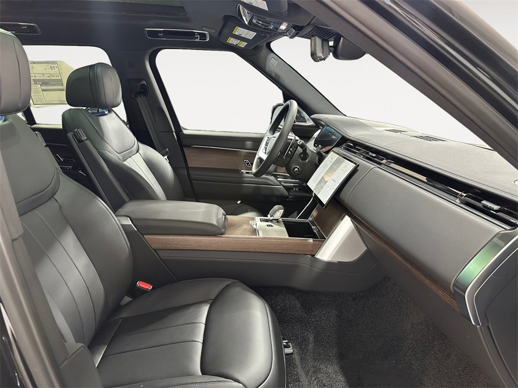 Used 2025 Land Rover Range Rover SE AWD/4WD image 14