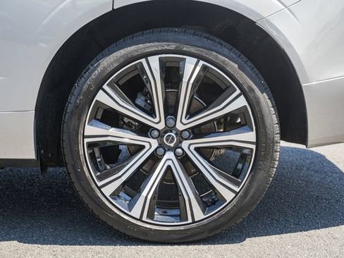 Certified 2023 Volvo XC60 B5 Ultimate w/ Climate Package AWD/4WD image 18