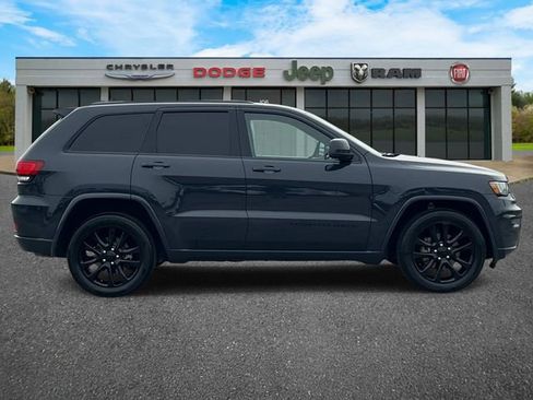 Certified 2018 Jeep Grand Cherokee Altitude RWD image 3