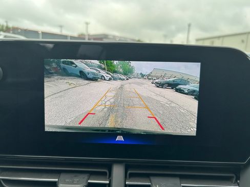 Used 2025 Chevrolet Trax LT w/ LT Convenience Package FWD image 19