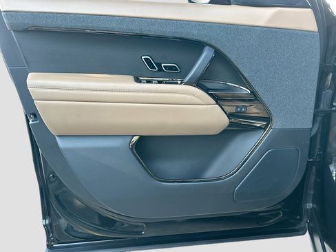 Used 2023 Land Rover Range Rover Sport SE image 12