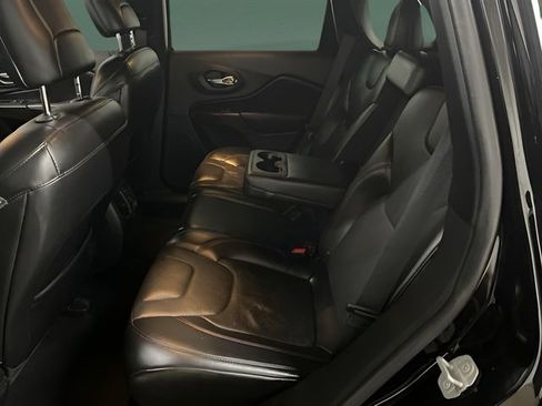 Used 2019 Jeep Cherokee Trailhawk image 13