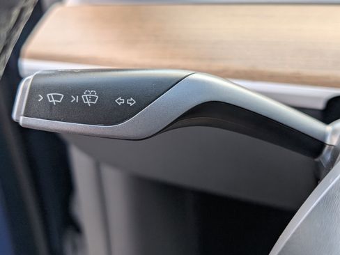 Used 2024 Tesla Model Y 2WD image 29