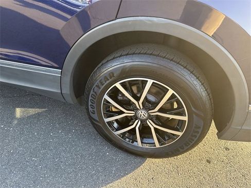 Used 2021 Volkswagen Tiguan SE w/ Panoramic Sunroof Package image 33