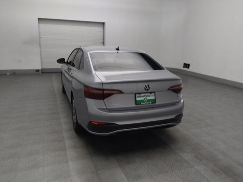 Used 2024 Volkswagen Jetta SE image 6