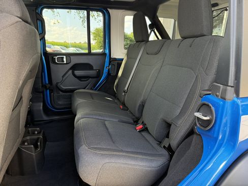 Used 2024 Jeep Wrangler Unlimited Sport AWD/4WD image 19