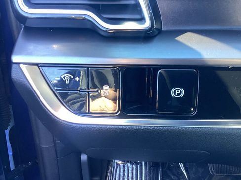 Used 2024 Kia Sportage EX AWD/4WD image 27