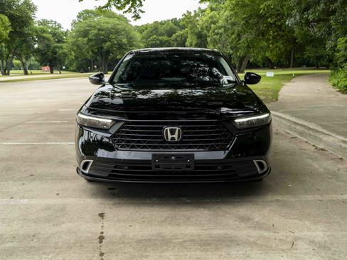 Used 2024 Honda Accord Touring image 3