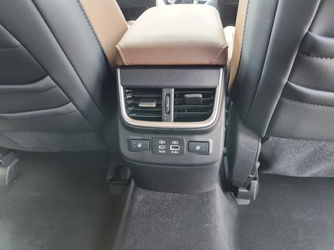 Used 2025 Subaru Outback Touring AWD/4WD image 23