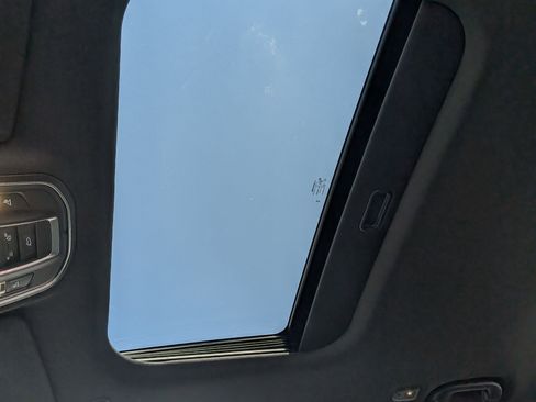 New 2025 Jeep Grand Cherokee Altitude image 24