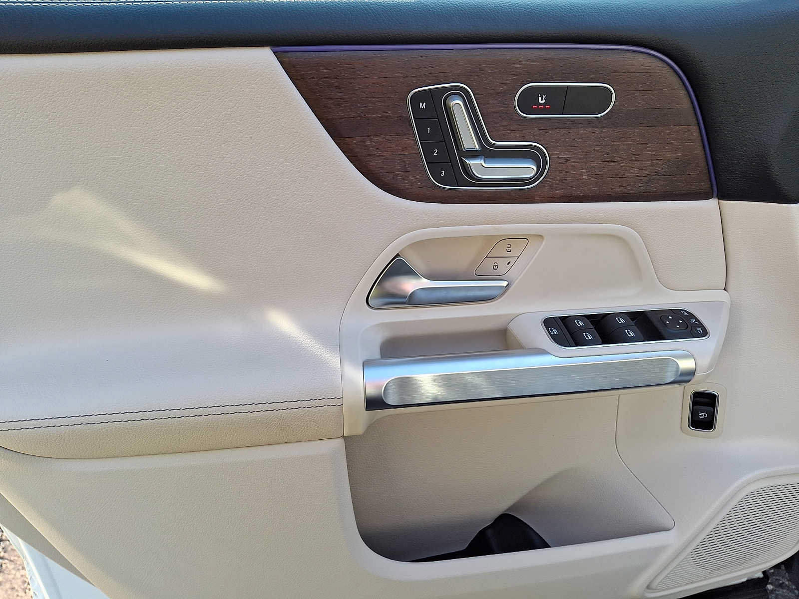 Certified 2023 Mercedes-Benz GLB 250 4MATIC image 9