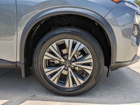 Used 2023 Nissan Rogue SV FWD image 11