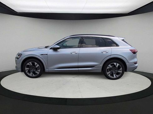 Used 2022 Audi e-tron Premium w/ Convenience Plus Package AWD/4WD image 5
