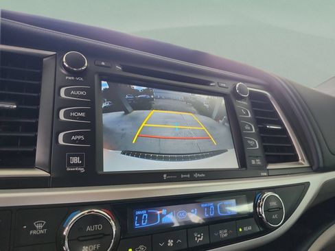 Used 2018 Toyota Highlander Limited FWD image 24