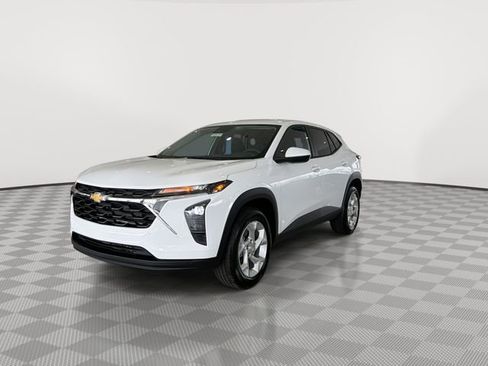 New 2026 Chevrolet Trax LS w/ LS Convenience Package FWD image 5
