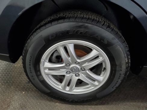 Used 2011 Hyundai Santa Fe GLS image 18