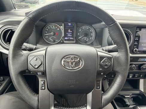 Used 2022 Toyota Tacoma TRD Sport w/ Technology Package AWD/4WD image 18