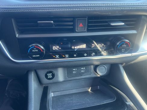 Used 2024 Nissan Rogue SV image 55