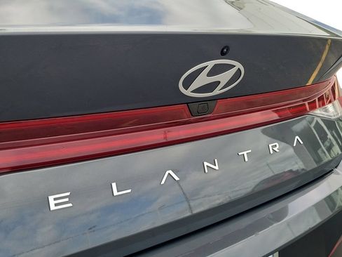Used 2025 Hyundai Elantra SEL FWD image 28