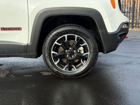 Used 2023 Jeep Renegade Trailhawk AWD/4WD image 9