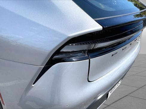 Used 2026 Toyota Prius Plug-In Hybrid FWD image 28