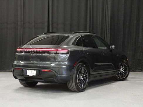 Certified 2025 Porsche Macan 4 Electric AWD/4WD image 5