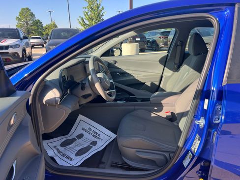 Used 2023 Hyundai Elantra SEL w/ Convenience Package FWD image 20