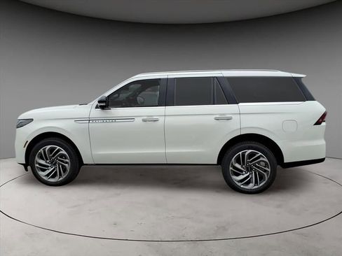 New 2025 Lincoln Navigator Reserve AWD/4WD image 2