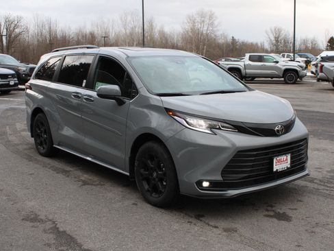 New 2026 Toyota Sienna XLE Woodland Edition AWD/4WD image 3