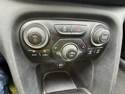 Used 2014 Dodge Dart SXT image 25