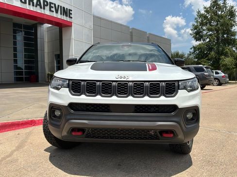 Used 2025 Jeep Compass Trailhawk AWD/4WD image 3