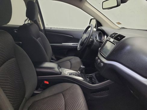 Used 2019 Dodge Journey SE image 21