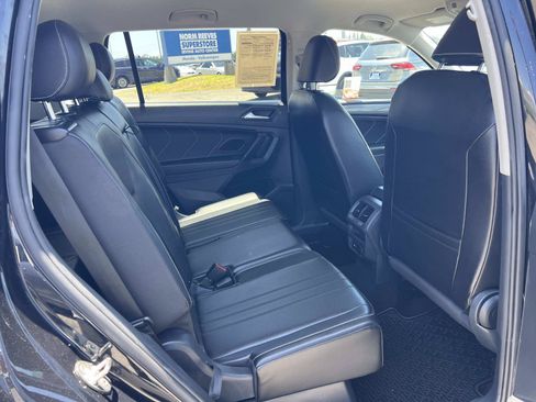 Certified 2022 Volkswagen Tiguan SE FWD image 31