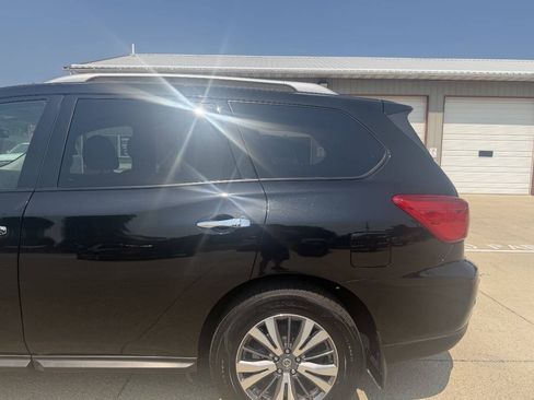 Used 2019 Nissan Pathfinder S AWD/4WD image 12