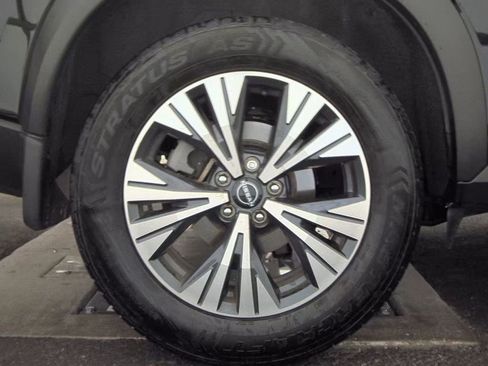 Used 2023 Nissan Rogue SV w/ SV Premium B Package FWD image 12