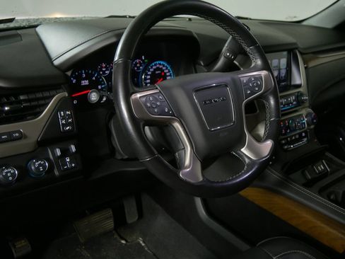 Used 2020 GMC Yukon XL Denali w/ Denali Premium Package AWD/4WD image 12