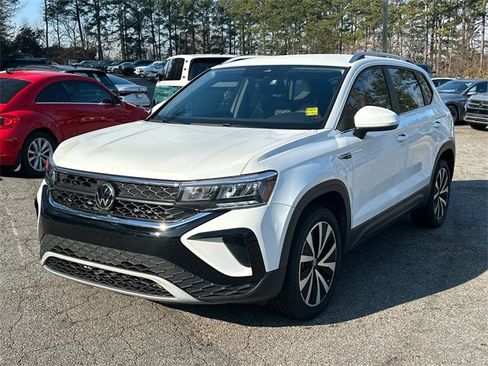 Certified 2023 Volkswagen Taos SE image 3