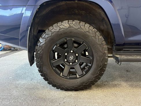 Used 2018 Toyota 4Runner TRD Off-Road Premium AWD/4WD image 26