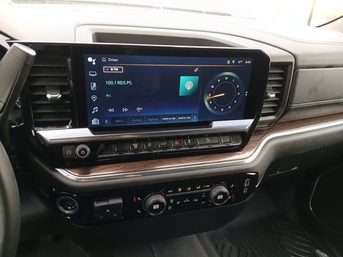 Used 2024 Chevrolet Silverado 2500 LT image 30