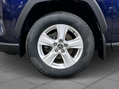 Used 2020 Toyota RAV4 XLE w/ Convenience Package image 11