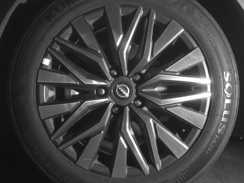 Used 2025 Nissan Altima 2.5 SV FWD image 12