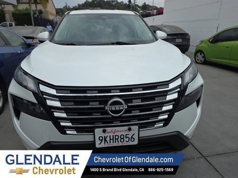 Used 2024 Nissan Rogue SV FWD image 8