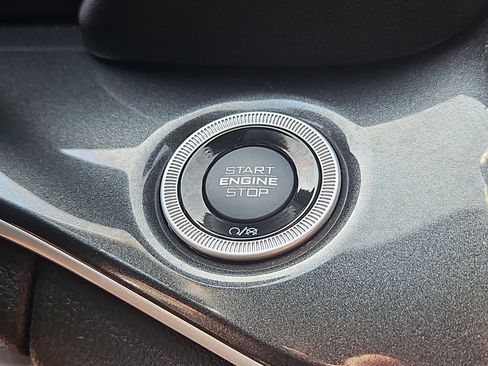 Used 2023 Jeep Grand Cherokee Altitude AWD/4WD image 18