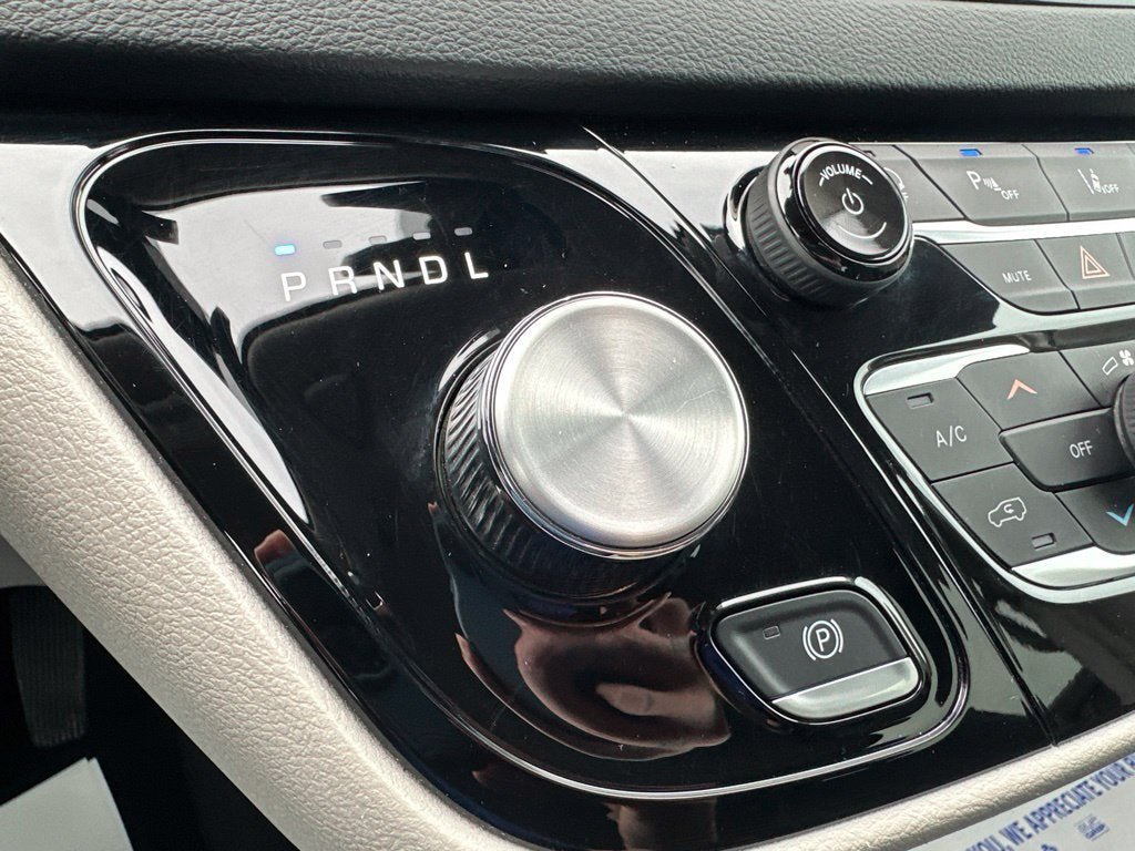 Used 2023 Chrysler Pacifica Touring-L FWD image 20
