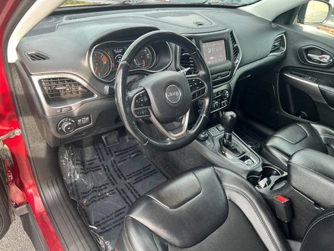 Used 2019 Jeep Cherokee Latitude Plus AWD/4WD image 18