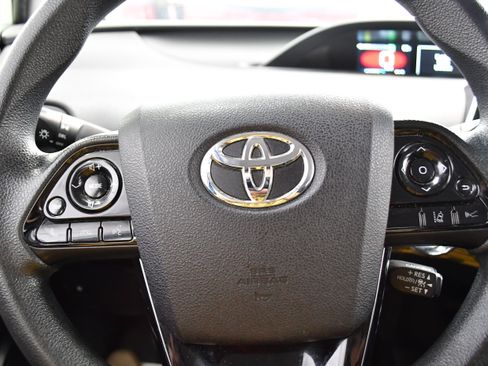 Used 2022 Toyota Prius LE image 30